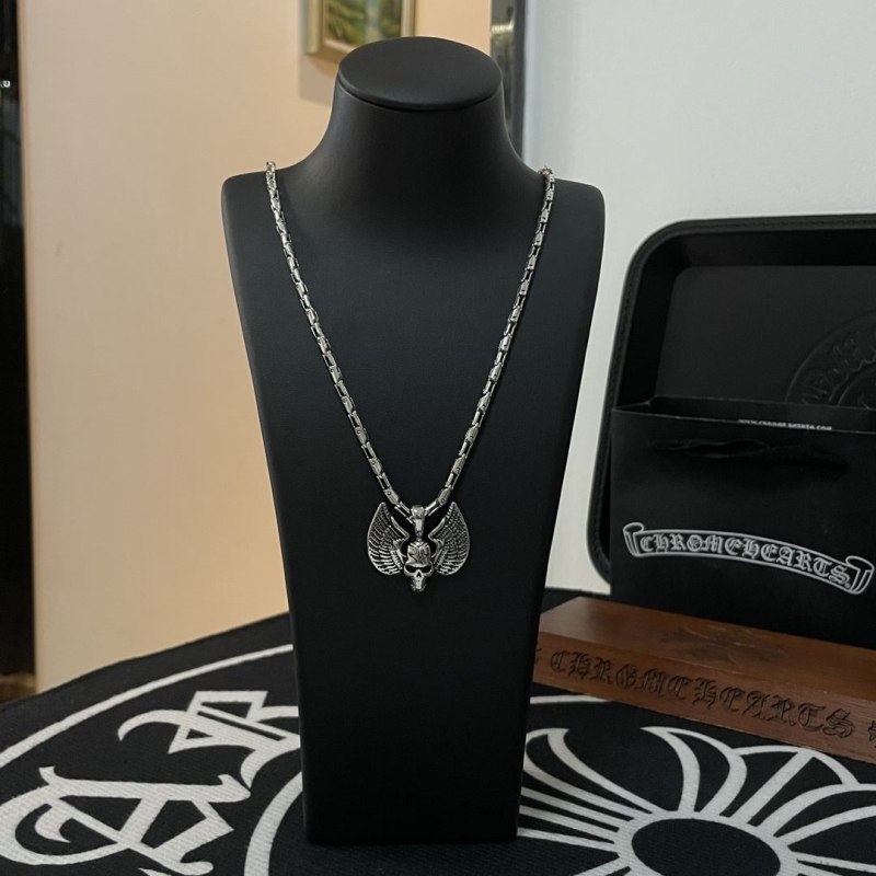 Ch*0me He**ts necklaces